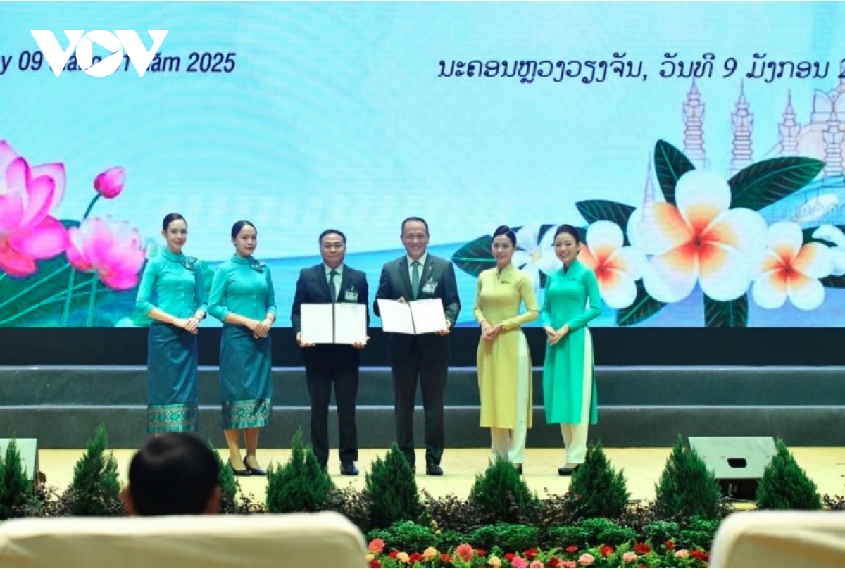 Vietnam Airlines, Lao Airlines sign MoU to boost strategic ties